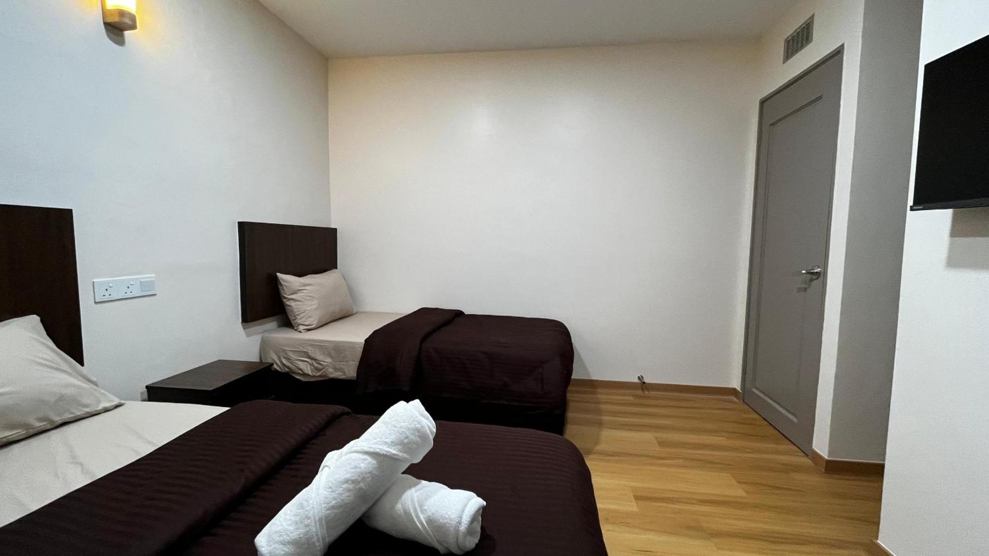 Skye Apartment Hotel Бринчанг Экстерьер фото