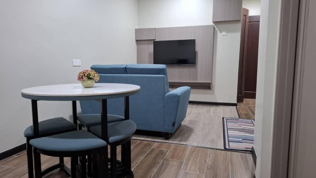 Skye Apartment Hotel Бринчанг Экстерьер фото